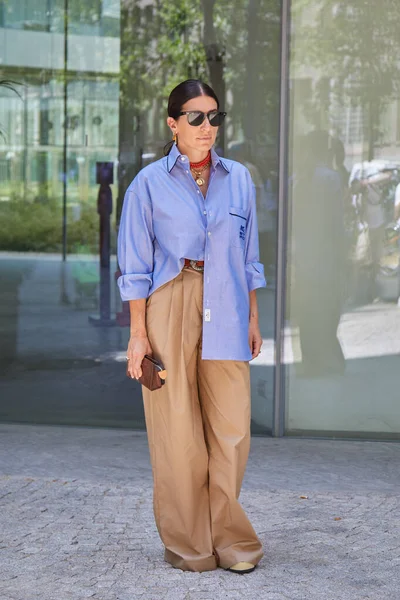 Milan Italy June 2022 Woman Blue Shirt Beige Trousers Sunglasses — Stok Foto