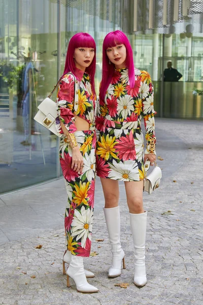 意大利 2022年6月19日 在米兰时装周街头时装秀前 阿弥亚 阿米和铃木 — 图库照片