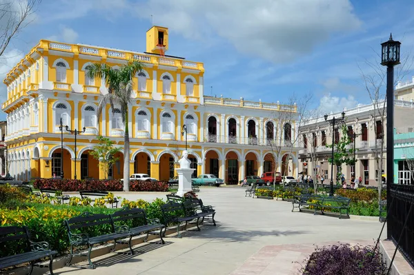Sancti Spiritus Kuba September 2014 Färgglada Koloniala Byggnader Som Omger Royaltyfria Stockfoton