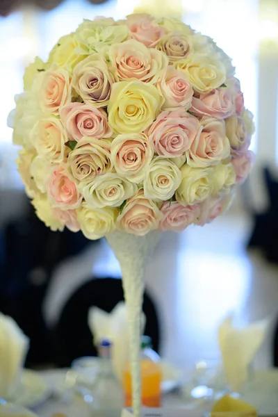 Perfectly Floral Centerpiece Featuring Exquisite Pastel Color Roses Bouquet Beautiful — Stock Fotó