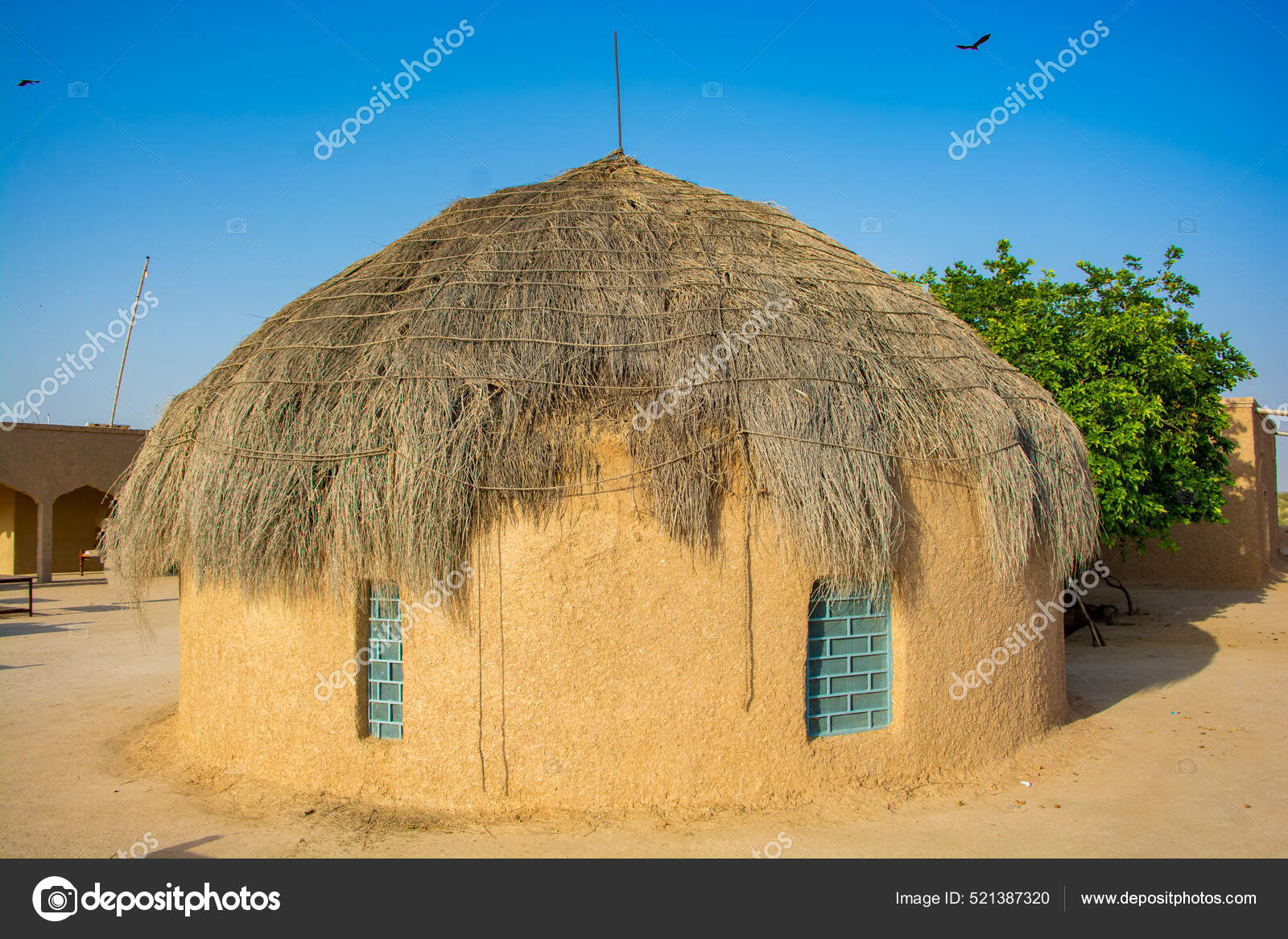 Telhado Palha Cabana Lama Deserto Thar — Foto © ndwarraich.gmail.com  #521387320, image size:1600x1167