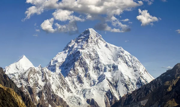 Nubes Sobre Pico Segunda Montaña Más Alta Tierra Situada Región — Foto de Stock