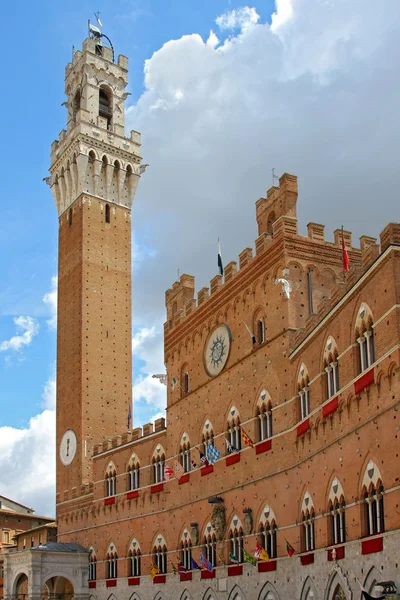 Il pubblic palace in the piazza del campo, Siena - Italy — Stock Photo, Image