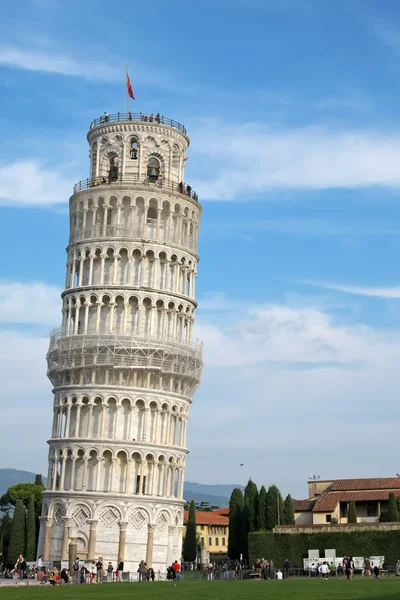 PISA, OCT 31: Tower of Pisa in Miracoli square - I — Stock Photo, Image