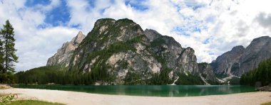 2 - İtalya Avrupa - dolomiti dağlarda göl lago di braies lan