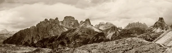 Dolomieten, landschap sepia - Italië — Stockfoto