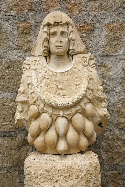 Богиня изобилия, романское искусство - Витербо, Италия — стоковое фото