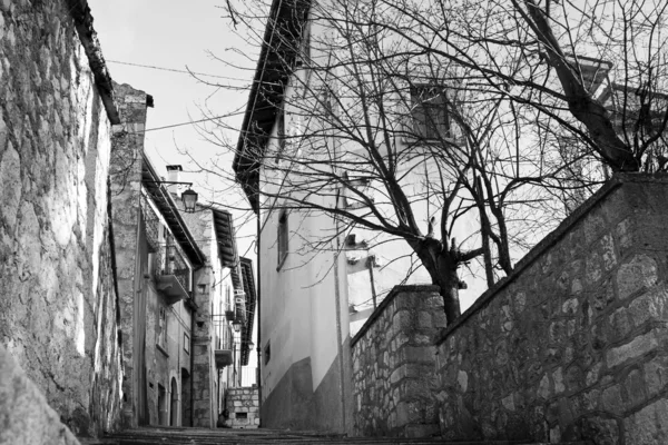 Abruzzo, Italy: medieval town - Pescasseroli - Aquila, Italy 2 — Stock Photo, Image