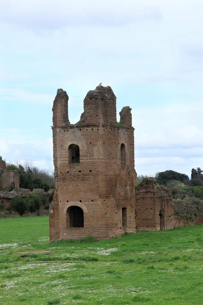 Ruinerna från circo di massenzio i via apia antica på roma - Italien — Stockfoto