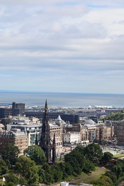 Cityscape over edinburgh in Schotland — Stockfoto