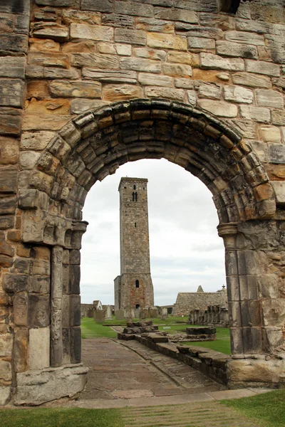 在苏格兰圣安德鲁斯的圣安德鲁斯大教堂的废墟 — 图库照片