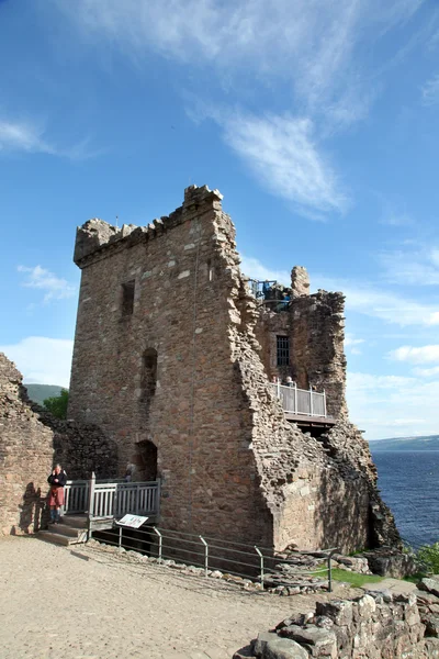 Château d'Urquhart à côté du Loch Ness en Écosse, Royaume-Uni . — Photo