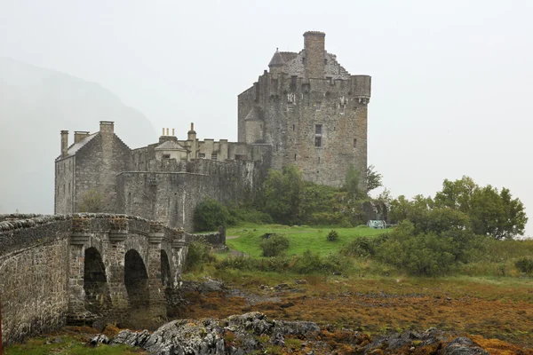 Самый известный замок в Шотландии. Горное положение — стоковое фото