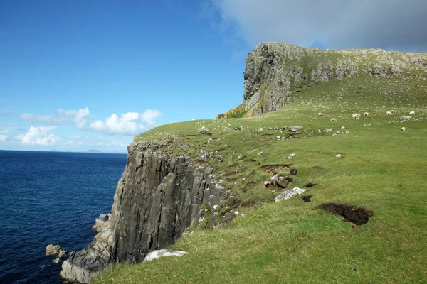 Vista de Neist Point y la costa rocosa del océano, Highlands of Scotland, Reino Unido, Europa —  Fotos de Stock