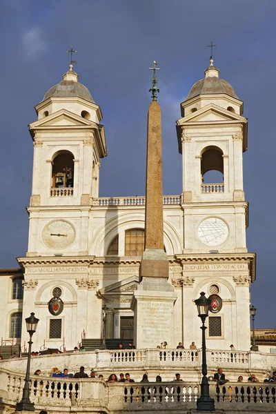 Iglesia de Trinita dei Monti en Roma, Italia —  Fotos de Stock