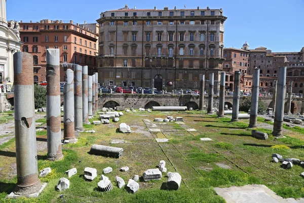 Starożytne ruiny forum cesarskiej w Rzymie, via dei fori imperiali — Zdjęcie stockowe