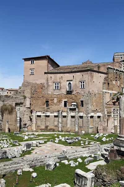 Oude ruïnes van forum Romanum in rome, via dei fori imperiali — Stockfoto