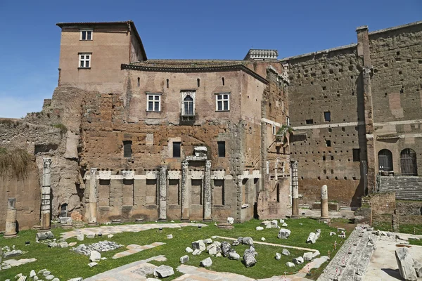 Ancient Ruins of Imperial Forum in Rome, via dei Fori Imperiali — Stock Photo, Image