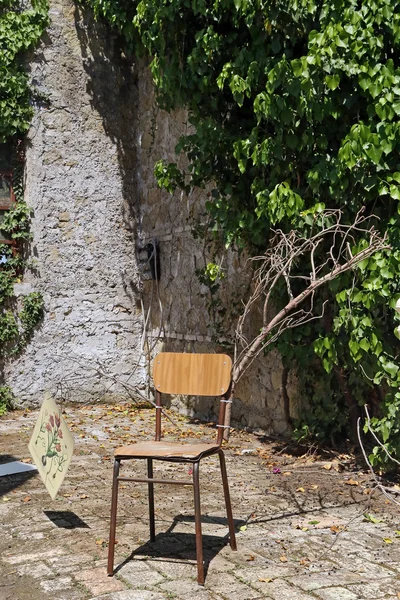 Abandoned vintage school chair — Stock Photo, Image