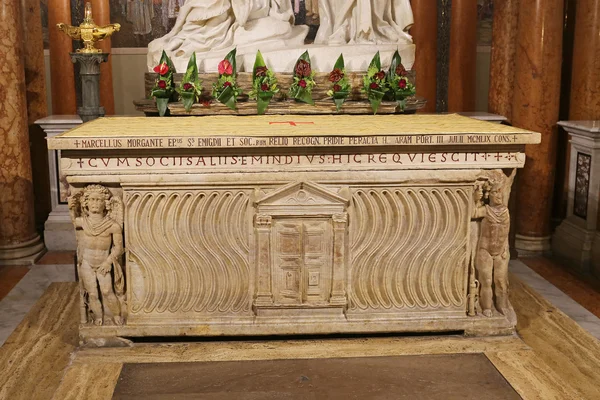 Koepel van de s. emidio kathedraal in ascoli piceno, Italië op 02 juni 2014. in de crypte van de kathedraal herbergt de relieken van de patroon, s. emidio Stockafbeelding