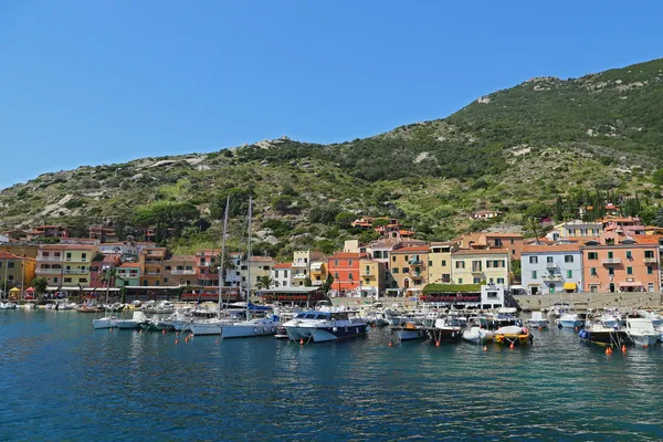 Boats in the small harbor of Giglio Island, the pearl of the Mediterranean Sea, Tuscany - Italy — Stock Photo, Image