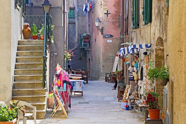 Antigua aldea "Castillo" en la isla de Giglio, archipiélago de Toscana —  Fotos de Stock