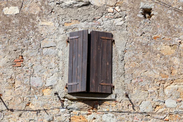 Starobylé vesnice "zámek" v ostrova giglio, toskánské souostroví — Stock fotografie