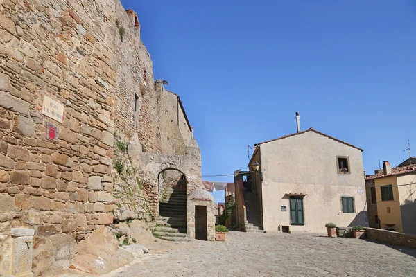 Αρχαίο χωριό "κάστρο" στο νησί του giglio, αρχιπέλαγος της Τοσκάνης — Φωτογραφία Αρχείου