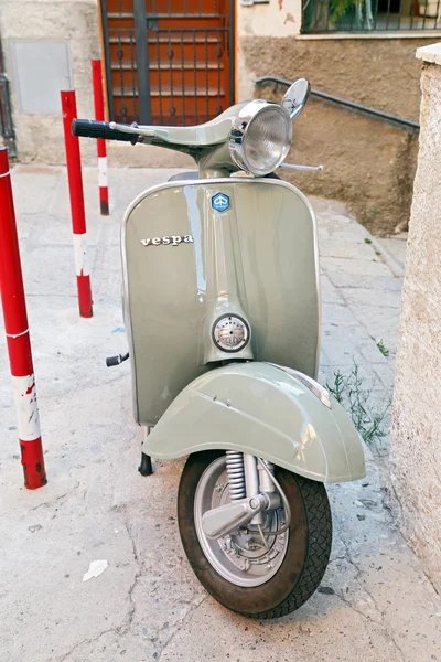 Classic Vespa è uno dei prodotti del design industriale più famoso al mondo e più spesso utilizzato come simbolo del design italiano. Toscana - Italia Foto Stock