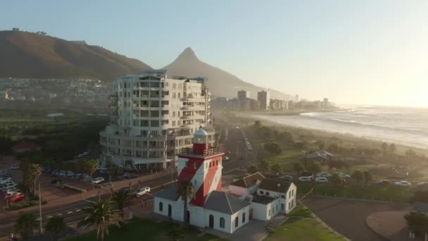 南アフリカ共和国の沿岸都市と海の空中写真 — ストック動画