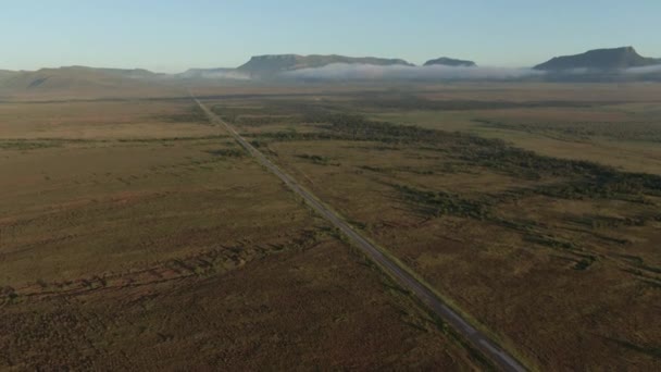 Luftaufnahme Der Autobahn Die Richtung Berge Südafrika Führt — Stockvideo