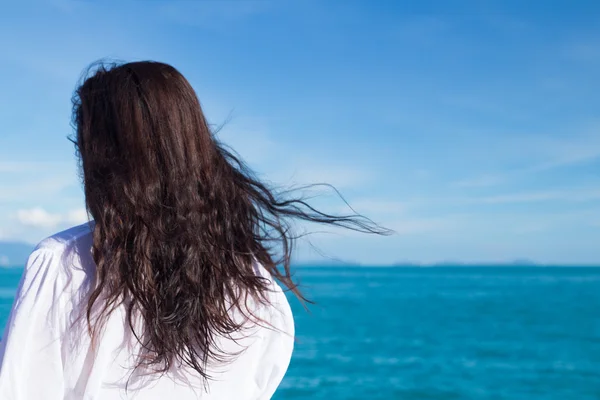 Asiática chica en un yate — Foto de Stock