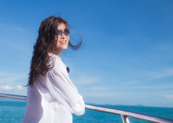 Asian girl on a yacht — Stock Photo, Image