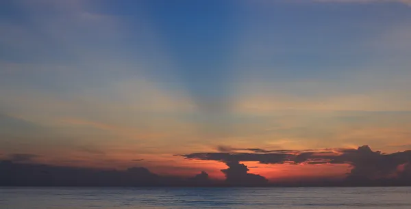 Beleza e majestoso nascer do sol na ilha de Samui, Tailândia — Fotografia de Stock