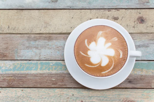 Varmt kaffe lattee på grunge bakgrund — Stockfoto