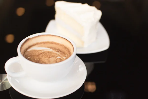 Taza de café y pastel de coco —  Fotos de Stock