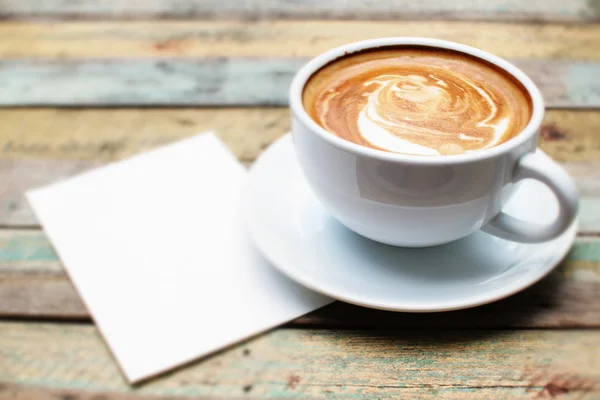 Koffiekopje en papier — Stockfoto