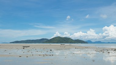 Beyaz bulutların üzerinde Adası