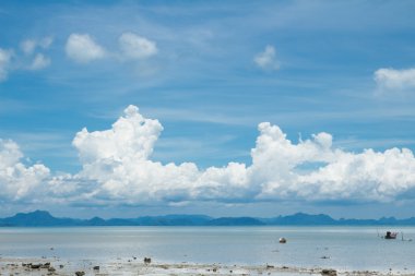 Beyaz bulutların üzerinde Adası