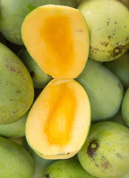 Ripe mango — Stock Photo, Image