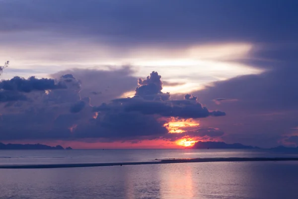 Dramatic cloud and sky at dusk — Stock Photo, Image