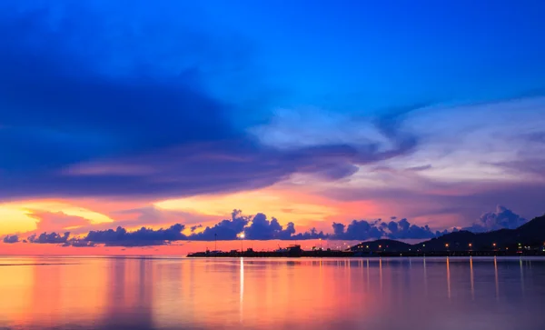 Nube dramática y cielo al atardecer — Foto de Stock