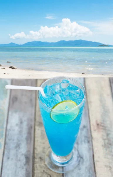 Blue cocktail facing blue sea — Stock Photo, Image