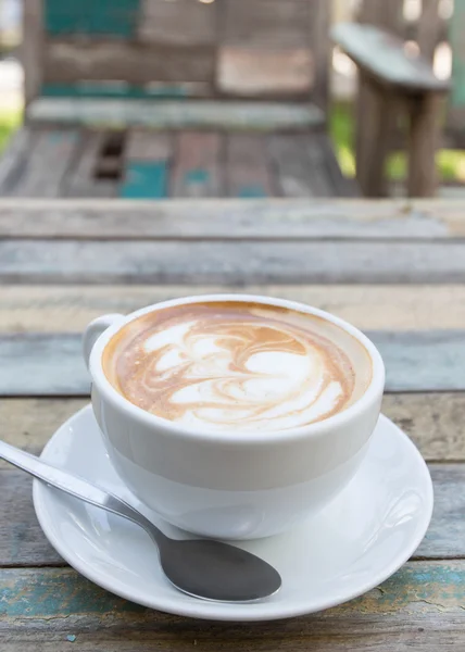 Kopp kaffe med en sked — Stockfoto