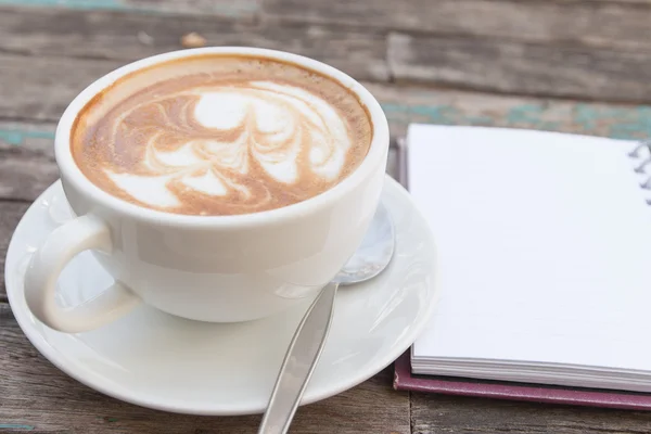 Tazza di caffè e taccuino — Foto Stock