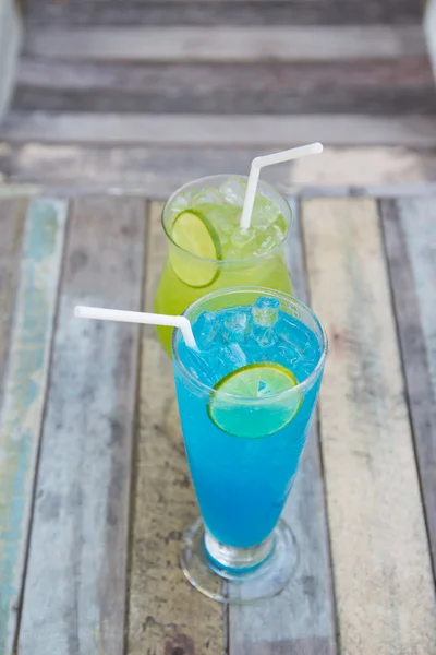 Blue and green cocktails — Stock Photo, Image