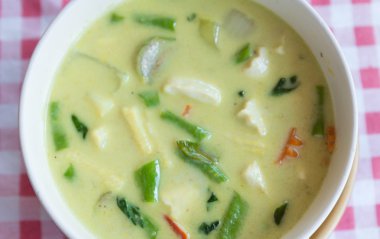 tofu ve kızarmış yumurta sarı köri