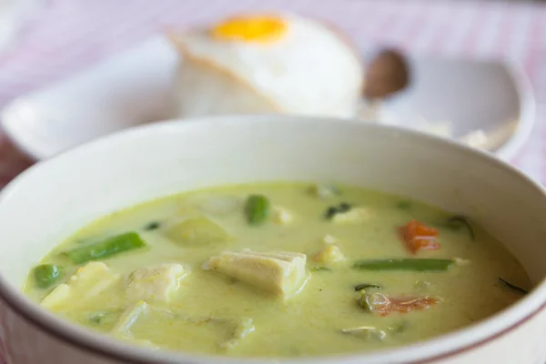 Yellow curry with tofu and fried egg — Stock Photo, Image