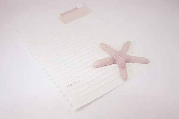 Papier opmerking starfish presse-papier — Stockfoto