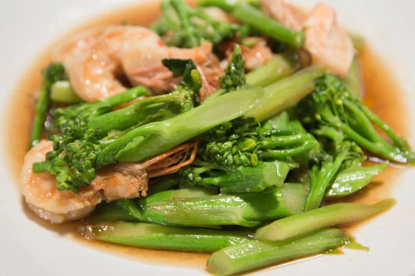 Kızarmış brokoli soslu karides — Stok fotoğraf